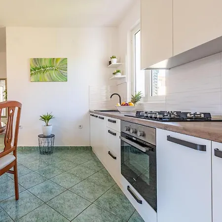 Apartmán 2 Bedroom Cozy In Pag *