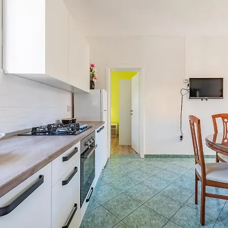 2 Bedroom Cozy In Pag