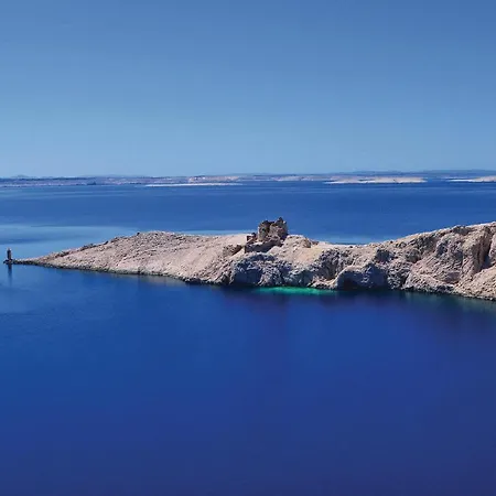 2 Bedroom Cozy In Pag *