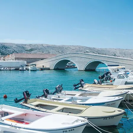 2 Bedroom Cozy In Pag