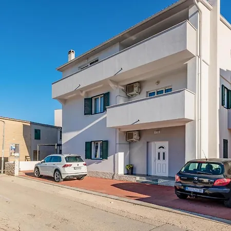2 Bedroom Cozy In Pag Pag Town