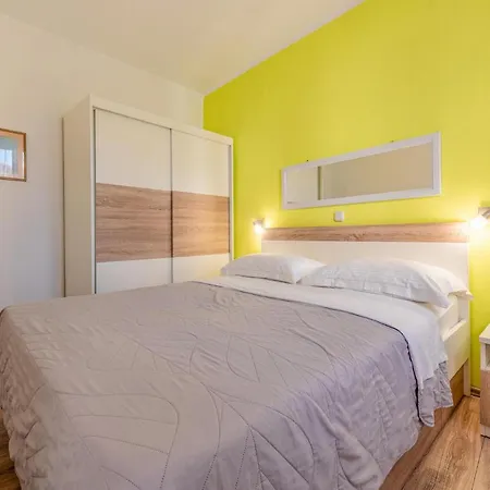 2 Bedroom Cozy In Pag * Pag Town