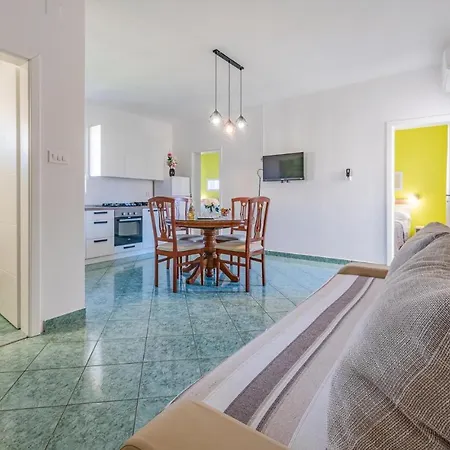 2 Bedroom Cozy In Pag Appartement *