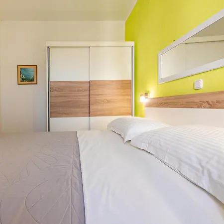 2 Bedroom Cozy In Pag